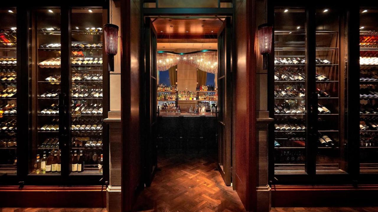 Oriental Hotel Kobe Buitenkant foto The wine cellar at the restaurant