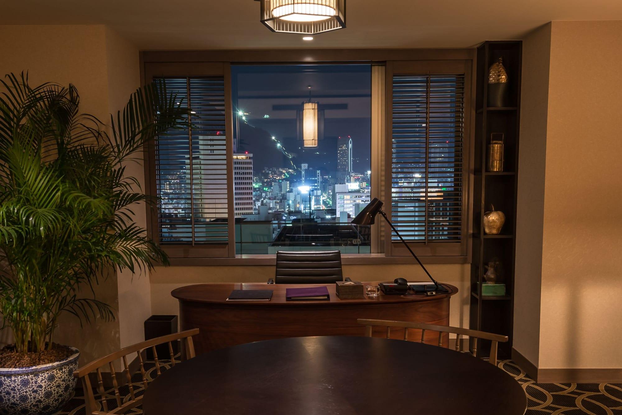 Oriental Hotel Kobe Buitenkant foto The view from the office of the Chief Executive of the Hong Kong Special Administrative Region