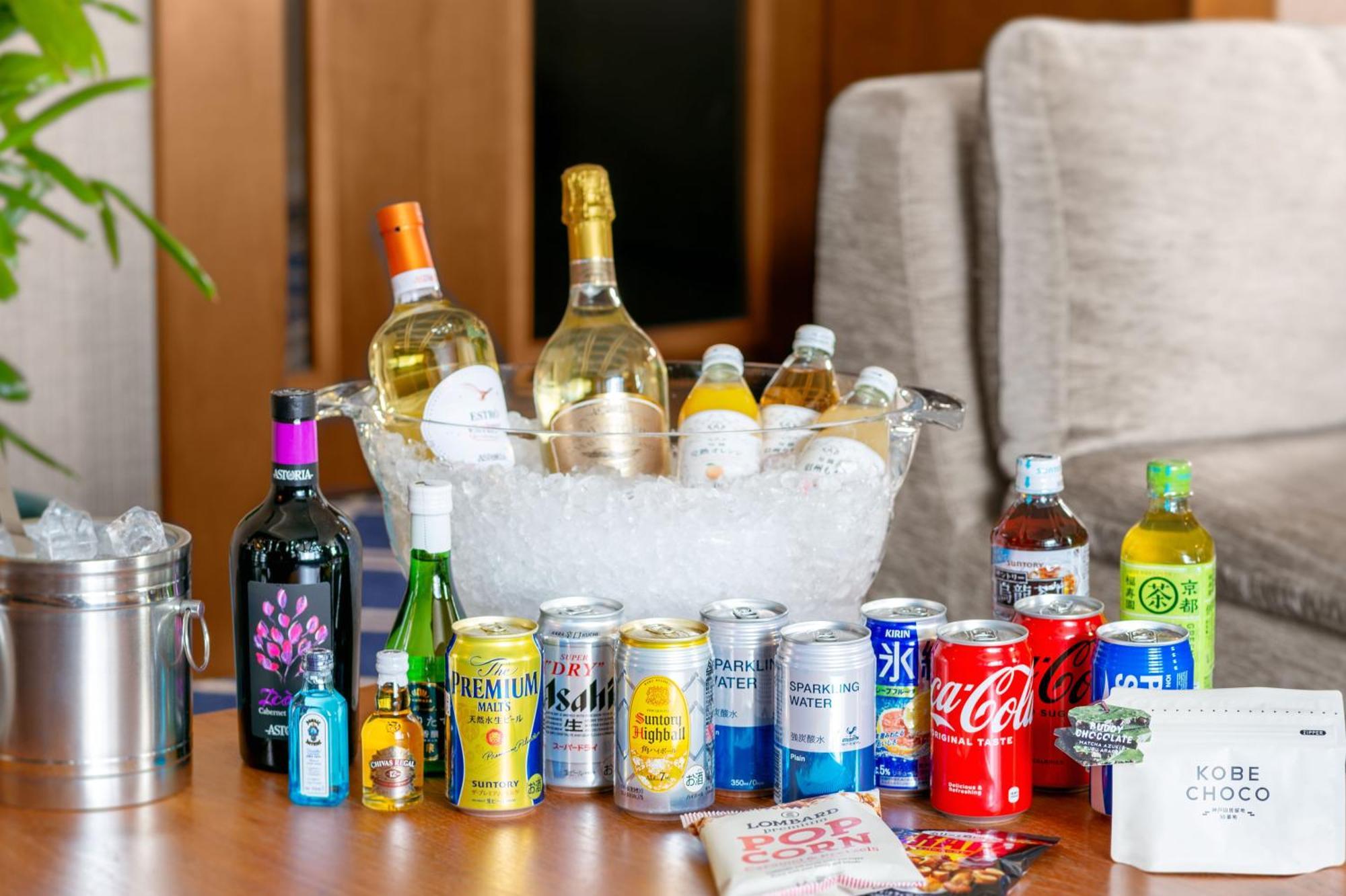 Oriental Hotel Kobe Kamer foto A selection of soft drinks