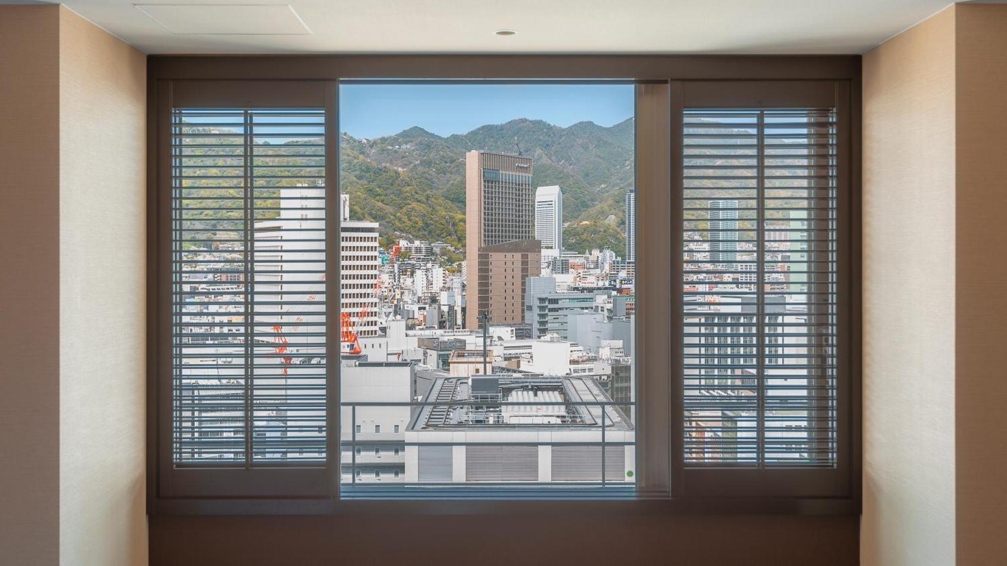 Oriental Hotel Kobe Buitenkant foto A window with louvres
