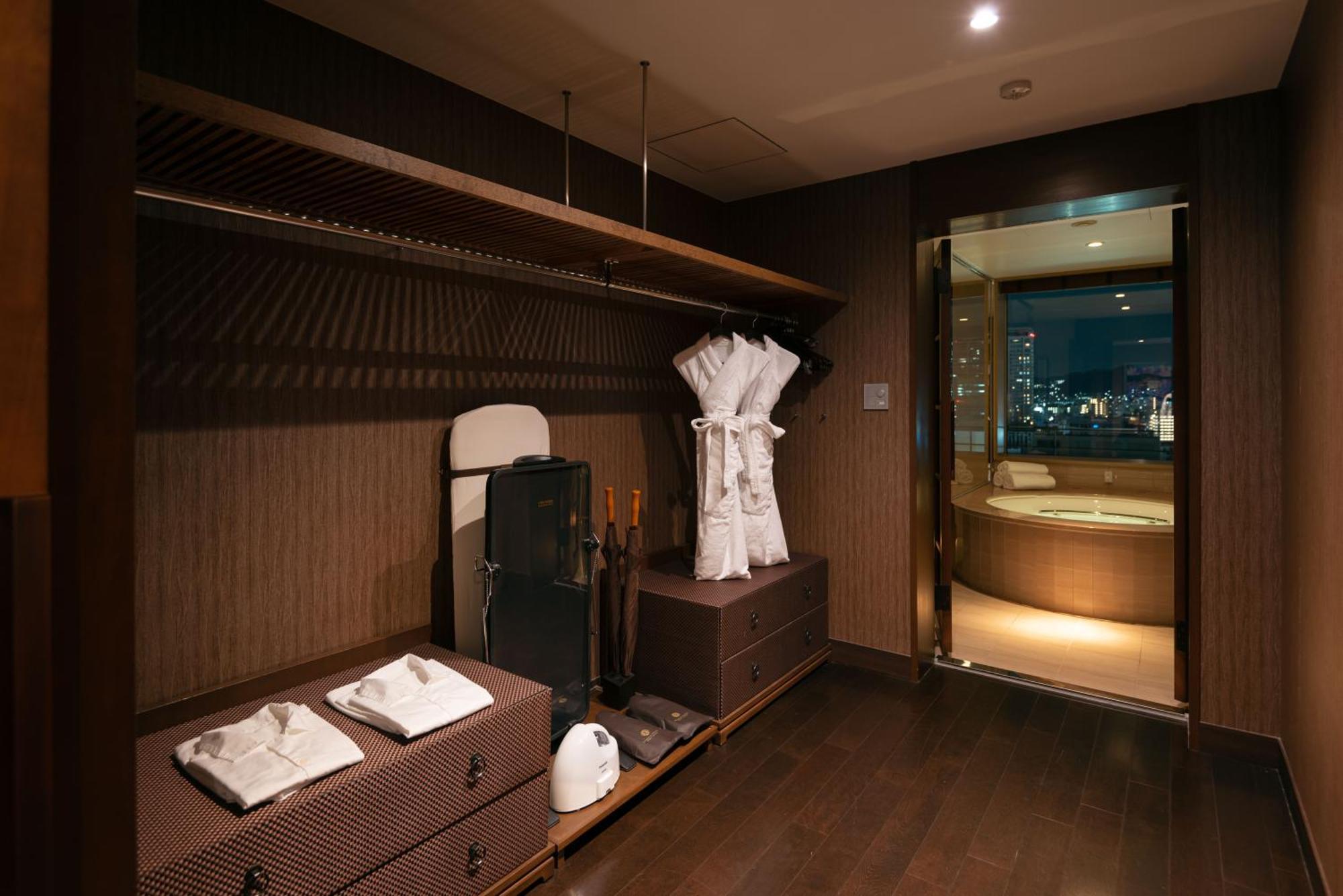 Oriental Hotel Kobe Buitenkant foto A bathroom in a hotel