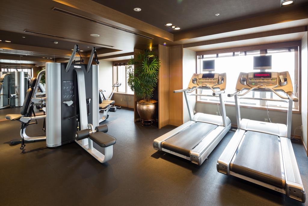 Oriental Hotel Kobe Buitenkant foto The gym at the hotel
